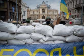 В Минобороны назвали количество украинских военных, ежедневно погибающих и получающих ранения/Фото: Scott Peterson/Getty Images Резников рассказал, сколько каждый день в войне погибает защитников Украины