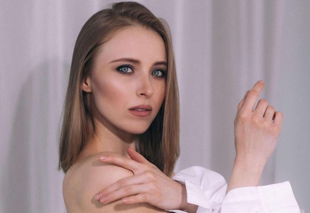 Зірка серіалу "Кріпосна" станцювала на пілоні на підтримку ЗСУ/Фото: Instagram Зірка серіалу "Кріпосна" станцювала на пілоні на підтримку ЗСУ/Фото: Instagram