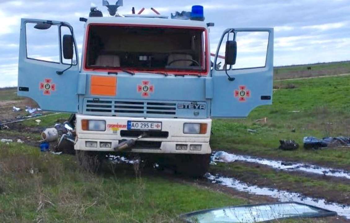 В Николаевской области автомобиль ГСЧС подорвался на мине / Фото: t.me/s_shayhet В Николаевской области автомобиль ГСЧС подорвался на мине / Фото: t.me/s_shayhet