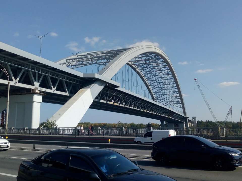 На строительстве Подольского моста в Киеве разворовали более 100 млн / Фото: Wikipedia На строительстве Подольского моста в Киеве разворовали более 100 млн / Фото: Wikipedia