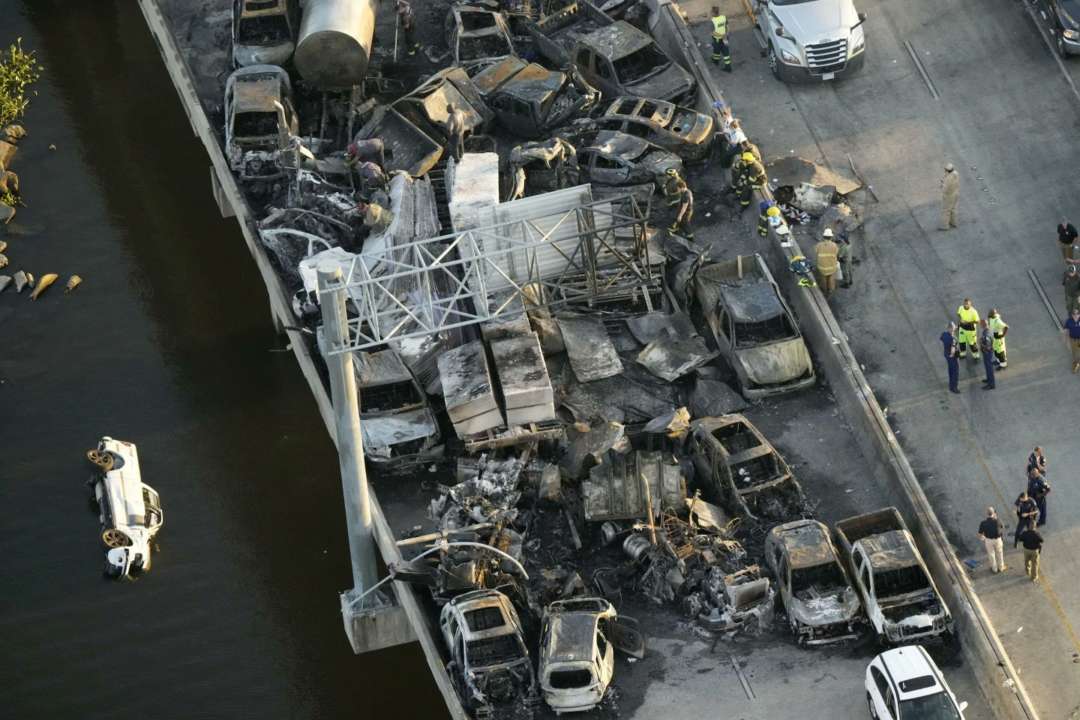 В США из-за тумана произошла масштабная авария с участием 158 автомобилей/Фото: @liv59224/X Разбитые автомобили в аварии в США
