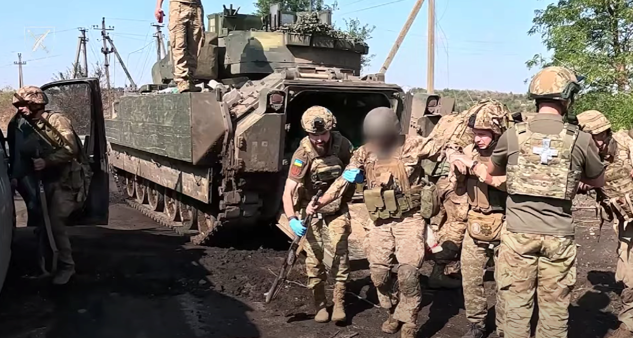 Медицинский офицер рассказал об эвакуации раненых. Фото: скриншот видео военный поделился, как эвакуировали раненых бойцов