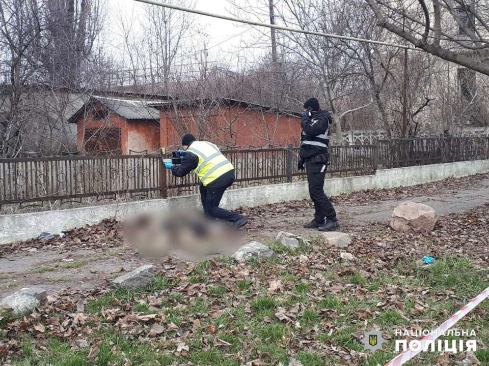 В Подольске Одесской области нашли тело военного на улице: полиция расследует обстоятельства гибели