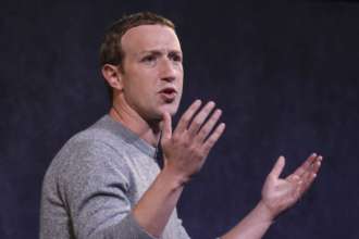 Засновник Facebook більше не входить десятки найбагатших людей світу/Drew Angerer/Getty Images Цукерберг втратив $30 мільярдів після падіння акцій Meta