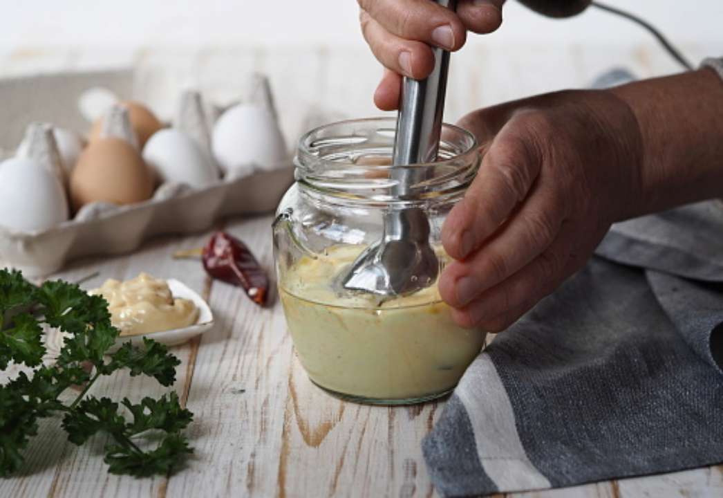 Как приготовить майонез в домашних условиях/Фото: Getty Images Как приготовить вкусный майонез дома: 6 простых рецептов