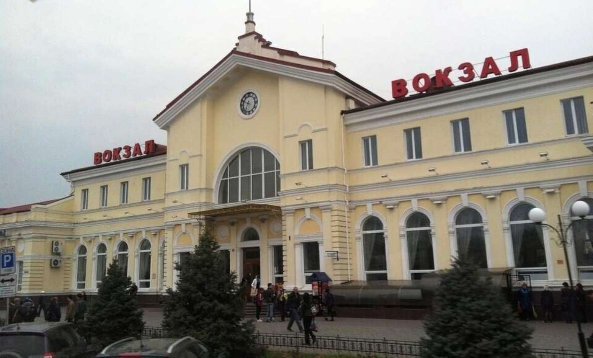 Вокзал у Херсоні опинився під обстрілом росіян / Фото: Херсонська міська рада