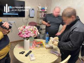 Посадовець військової частини використовув підлеглих для будівельних робіт на приватній території/Фото: ДБР Посадовець військової частини змушував підлеглих працювати на його сім’ю