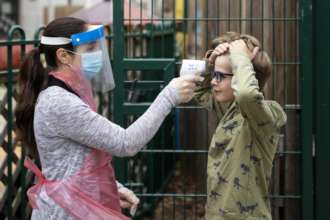 В Україні більшість областей у "помаранчевій" зоні/Фото: Dan Kitwood/Getty Images Карантин в Україні