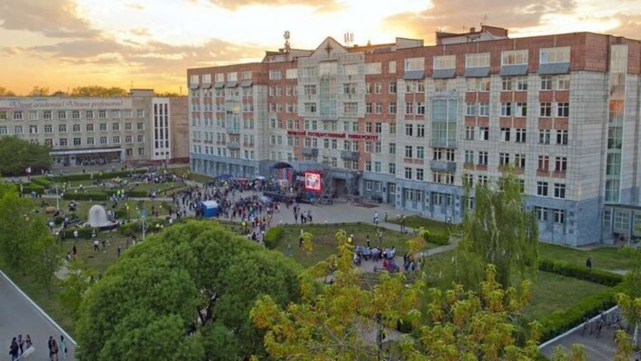Студенти стрибають з вікон: у Пермі в університеті невідомий почав стрілянину. Відео