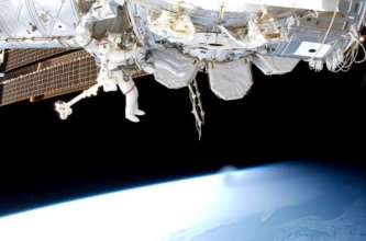 В Китае женщина впервые побывала вне модуля станции/Фото: NASA via Getty Images В Китае женщина впервые вышла в открытый космос