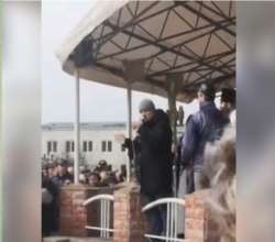 Мера Славутича відпустили на свободу. Фото: Телеграм Обозреватель У Славутичі влаштували мітинг