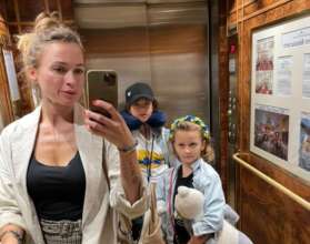 Російськомовна жінка вдарила маленьку українку в літаку/Фото: Roksolana Malyy Жінка з дітьми