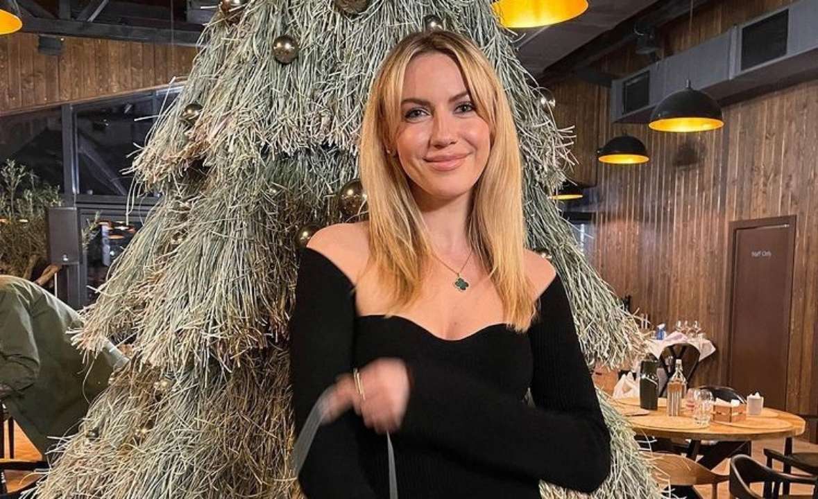 Леся Никитюк показалась в нежном платье с откровенным декольте. Фото