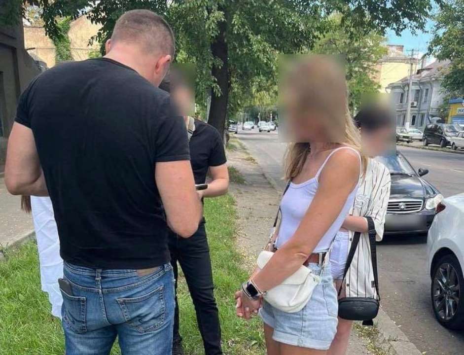 В Одессе поймали украинку, которая работала прислужницей оккупантов / Фото: t.me/pgo_gov_ua В Одессе поймали украинку, которая работала прислужницей оккупантов / Фото: t.me/pgo_gov_ua