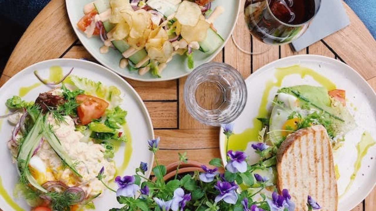 Фото з pexels.com Як харчування впливає на процес старіння