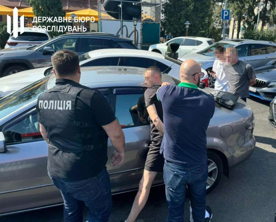 ГБР подозревает двух военнослужащих в заработке на уклонистах / Фото: dbr.gov.ua ГБР подозревает двух военнослужащих в заработке на уклонистах / Фото: dbr.gov.ua
