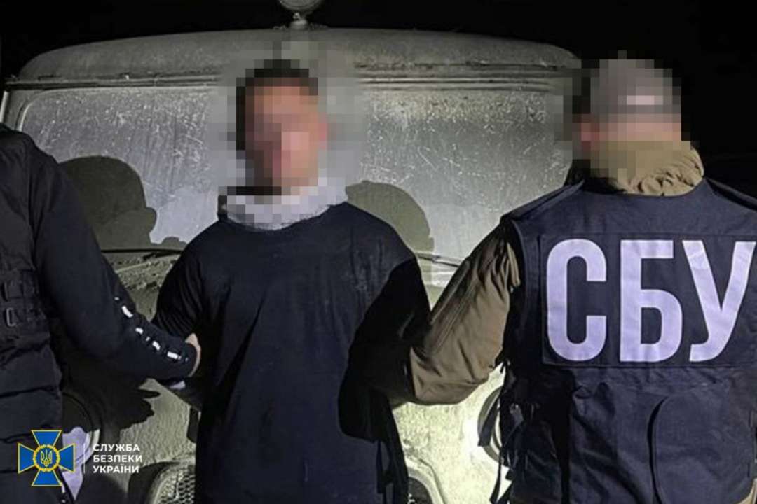 Підпалив автомобілі ЗСУ та Червоного Хреста України: затримано посібника рф