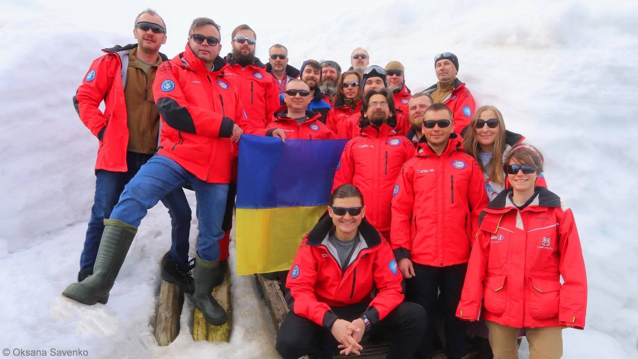 В Антарктиде ко Дню Соборности создали "живую цепь"/Фото: Facebook.com/AntarcticCenter В Антарктиде ко Дню Соборности создали "живую цепь"