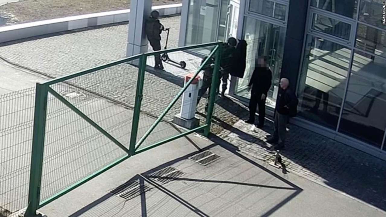 В Сети появилось видео, как оккупанты убили мирных украинцев/Фото: скриншот В Сети появилось видео, как оккупанты убили мирных украинцев/Фото: скриншот