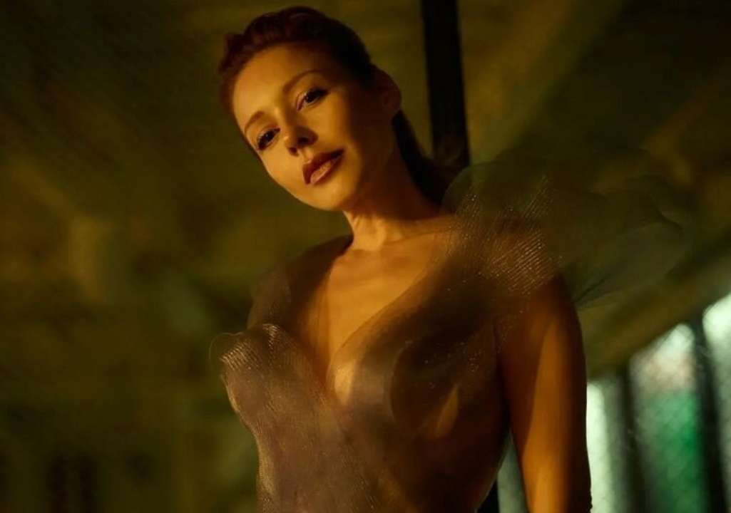 Тіна Кароль влаштувала спокусливу фотосесію на вулицях Токіо/Фото: tina_karol/instagram Граціозна і жіночна: Тіна Кароль у напівпрозорій сукні знялася для журналу VOGUE