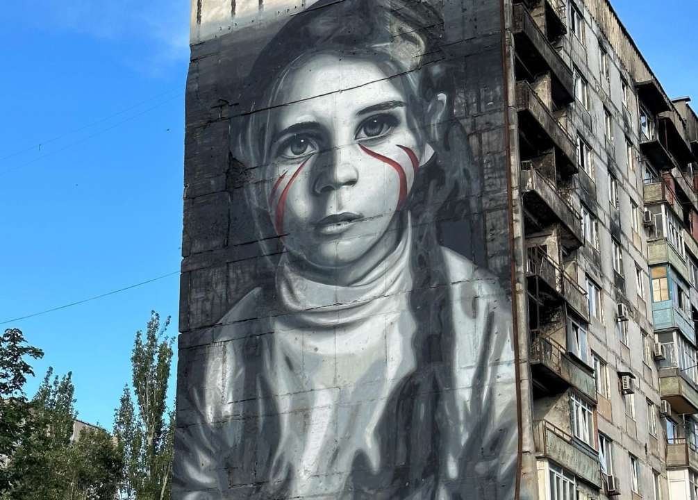 Итальянский художник создал скадальный мурал во в.о. Мариуполе/Фото: Instagram Итальянский художник создал скадальный мурал во в.о. Мариуполе/Фото: Instagram