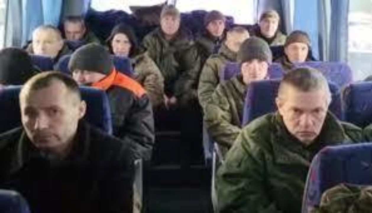 Офіс Омбудсмена поспілкувався з російськими полоненими перед обміном. Відео Офіс Омбудсмена поспілкувався з російськими полоненими перед обміном. Відео