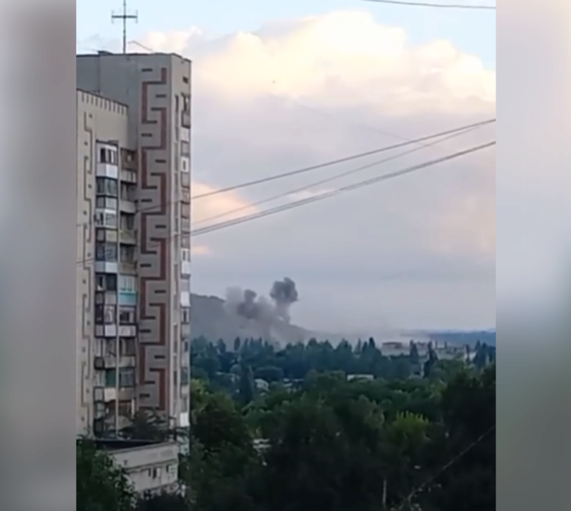 На Донеччині нові втрати серед техніки ворога. Фото: Скріншот із відео Горлівка пожежа