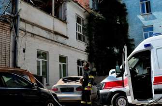 Окупанти обстріляли лікарню в Херсоні / Фото: Погляд Назара, ДСНС росія вчергове обстріляла Херсон: є загиблий