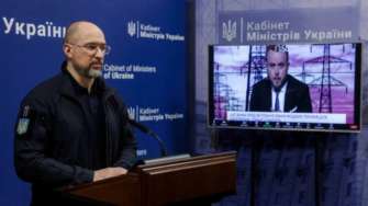 До кінця опалювального сезону комунальні тарифи залишаються незмінними — Шмигаль/Фото: kmu.gov.ua Шмигаль нагадав, який тариф на електроенергію для населення за кВт/год. та на газ за кубометр
