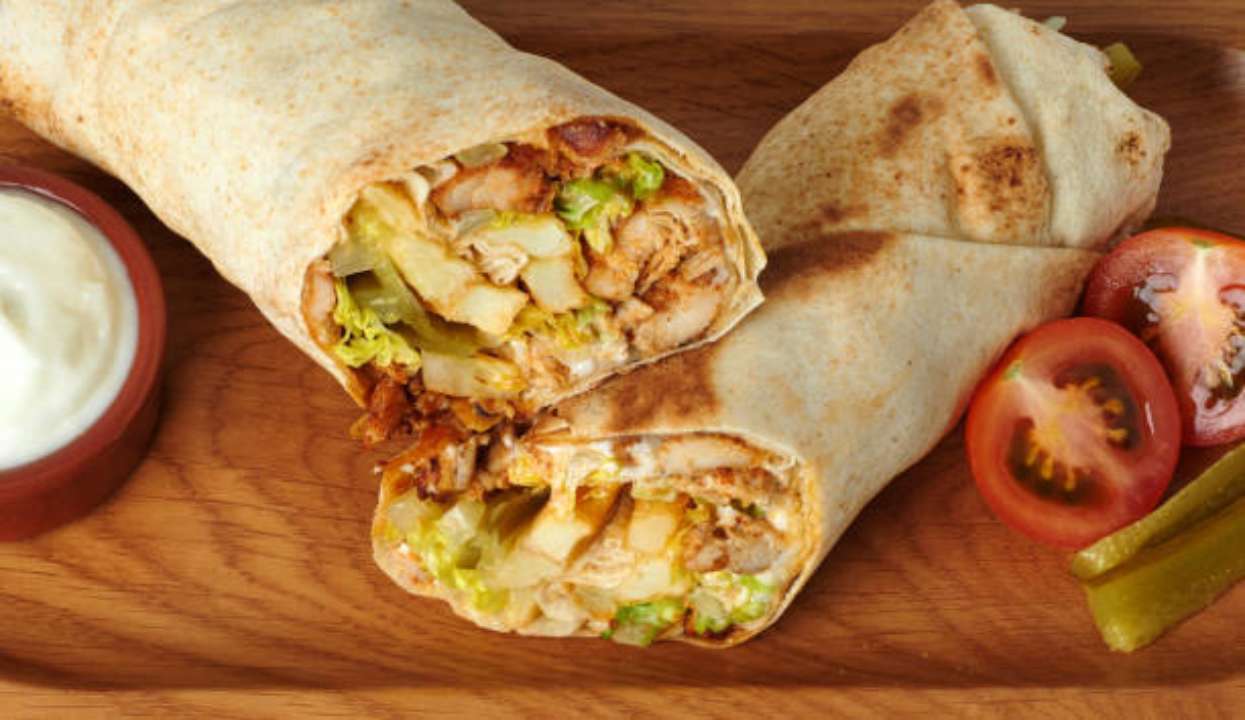 Рецепт домашней шаурмы/Фото: Getty Images Самая вкусная домашняя шаурма. Видеорецепт