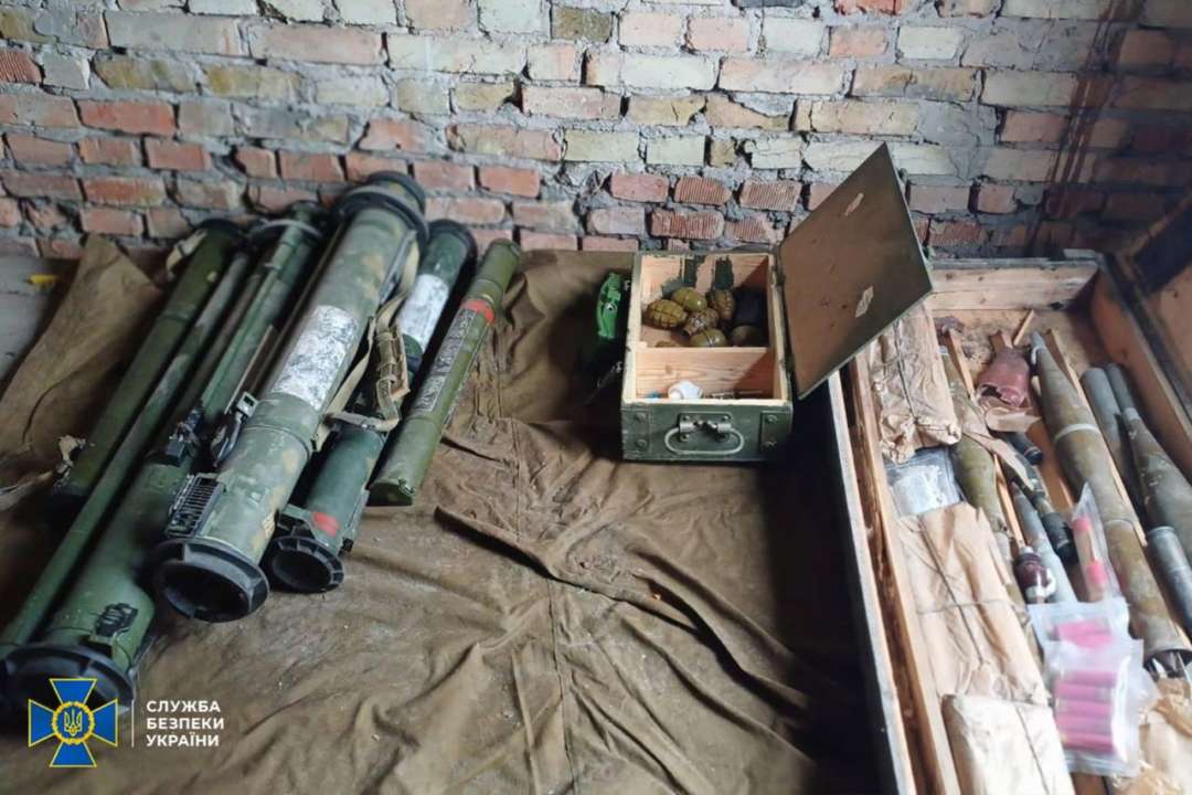 Арсенал гранатометов и 15 кг взрывчатки - в трех областях нашли схроны российского оружия