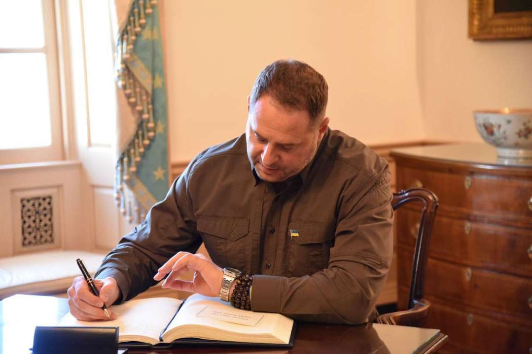Украина не собирается отказываться от территорий ради окончания войны / Фото: Адрий Ермак Украина не собирается отказываться от территорий ради окончания войны – Ермак