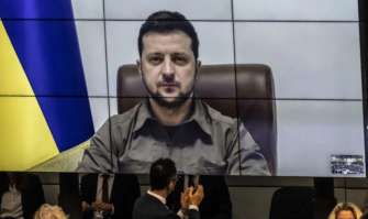 Зеленський заявив, що після авіаудару по Десні під уламками знайшли 87 загиблих/Фото: Hannibal Hanschke/Getty Images Зеленський назвав кількість жертв авіаудару по Десні