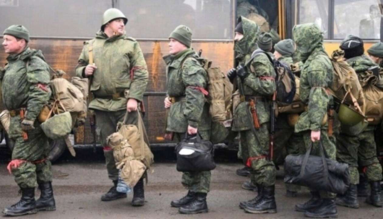 В оккупированном Мариуполе начнут мобилизовать мужчин/Фото: ukrinform С 1 апреля в оккупированном Мариуполе начнут мобилизовать мужчин — Андрющенко