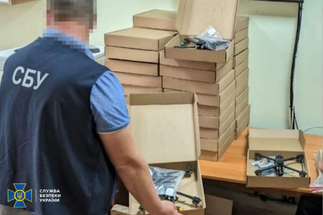 Підприємець з Києва поставив ЗСУ тисячу бракованих FPV-дронів/Фото: SBUkr СБУ викрила ділка, який поставив для ЗСУ тисячу бракованих FPV-дронів