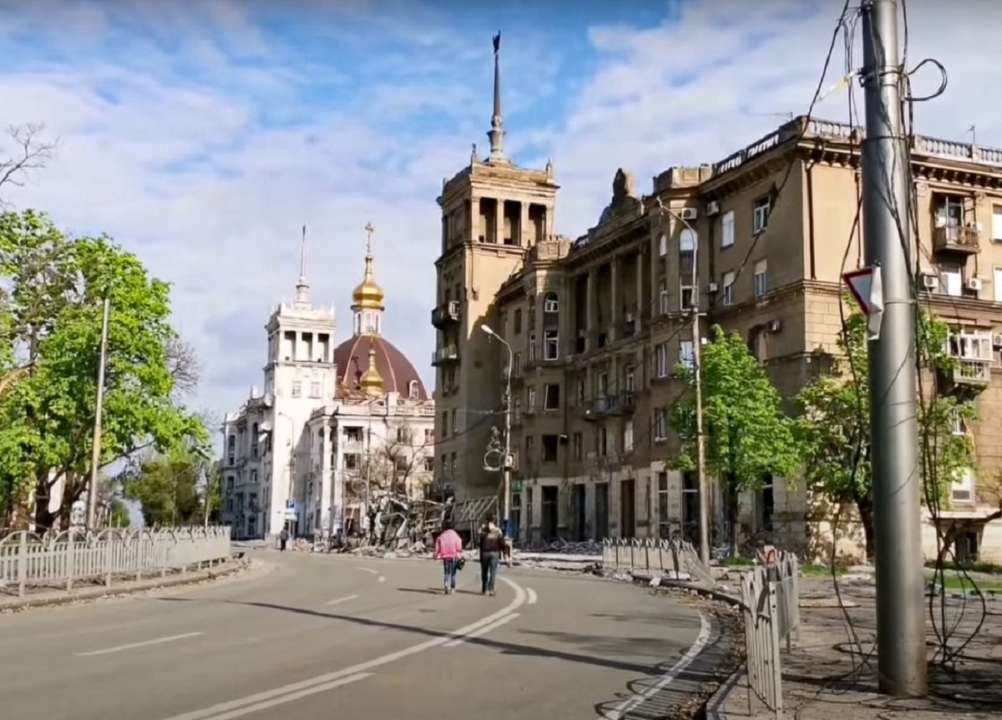 В Мариуполе оккупанты заставляют работать за еду