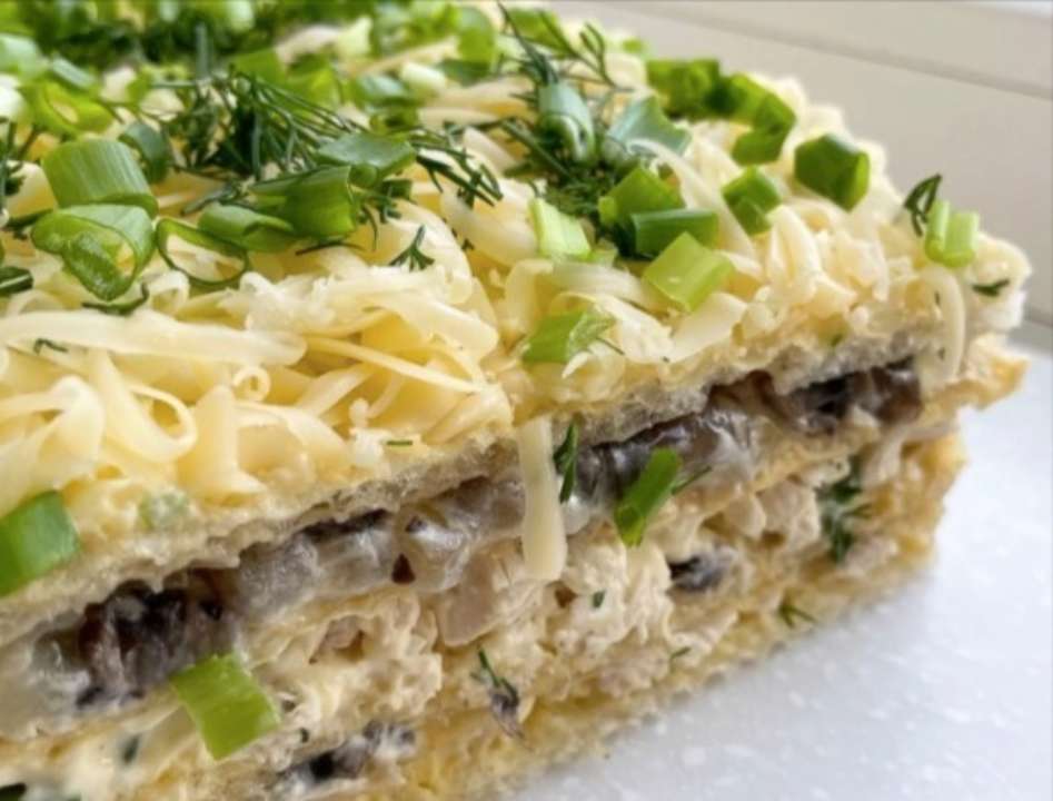 Як приготувати торт із грибами та куркою / Фото: instagram.com/vistovska_cooking