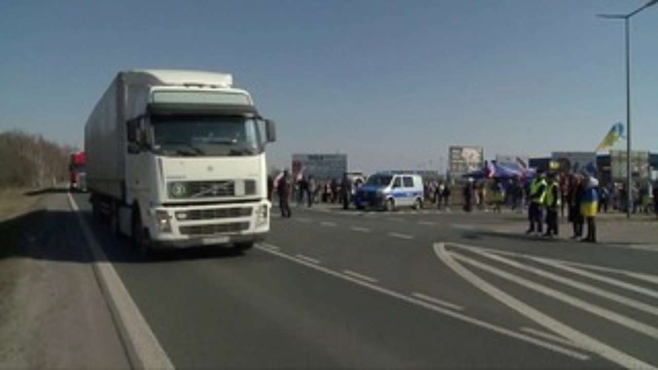 Далекобійників, що тікають з країни, кидаючи машини за кордоном можуть прирівняти до викрадачів