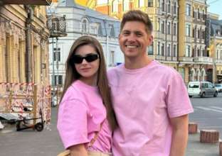 Обраниця Остапчука розповіла, чи будуть вони святкувати весілля/Фото: Instagram Обраниця Остапчука поділилася, чи планують вони святкувати весілля