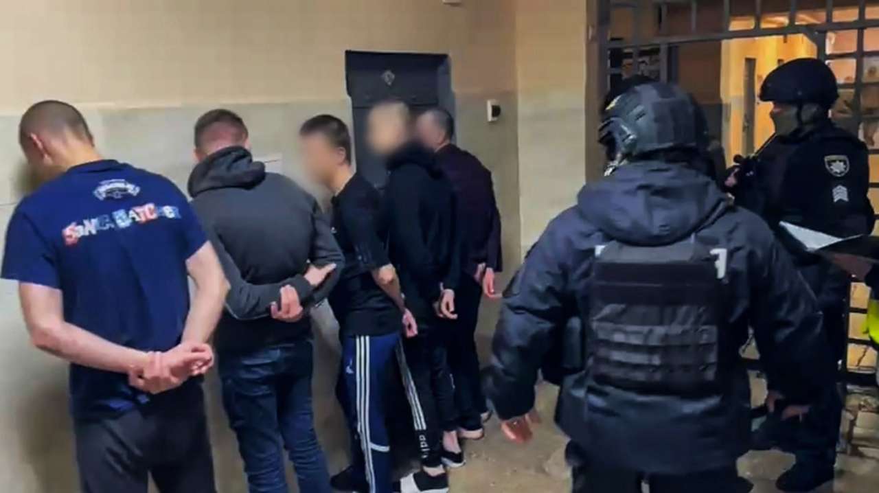 Шахраї із СІЗО "продавали" авто для ЗСУ/Фото: Департамент кіберполіції Шахраї із СІЗО "продавали" авто для ЗСУ: серед потерпілих військові