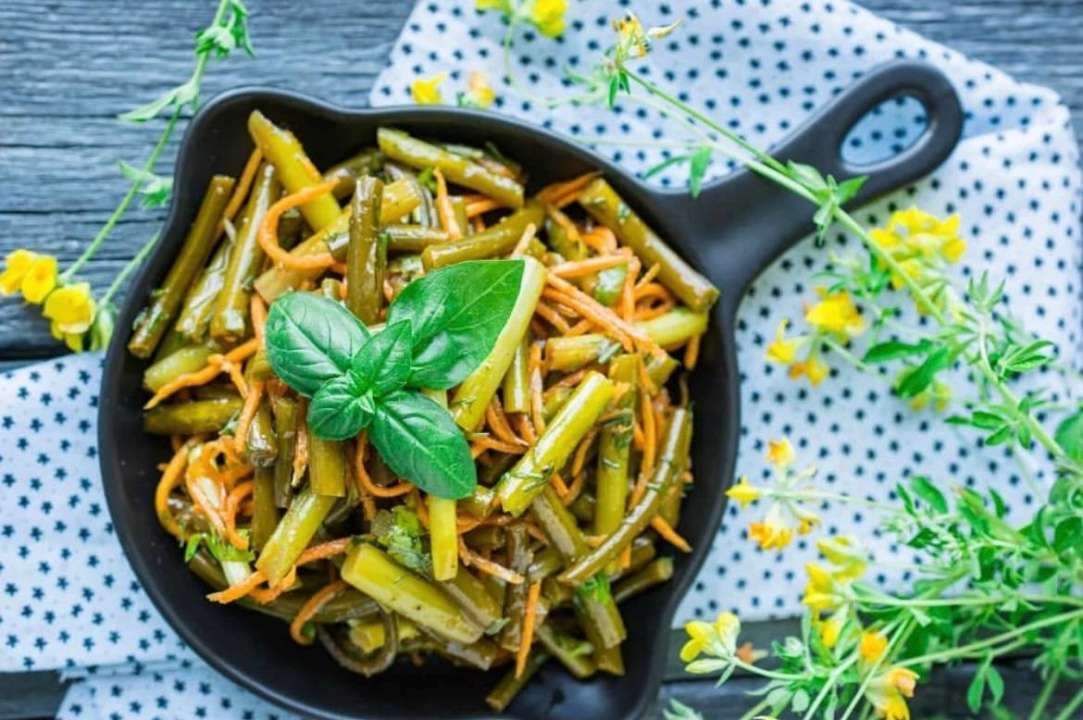 Часникові стрілки з морквою по-корейськи/Фото: man_darinka.food Ароматний гарнір до м'яса: рецепт часникових стрілок з морквою по-корейськи
