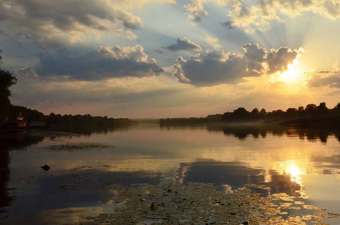 Уровень воды в Днепре начал стремительно спадать