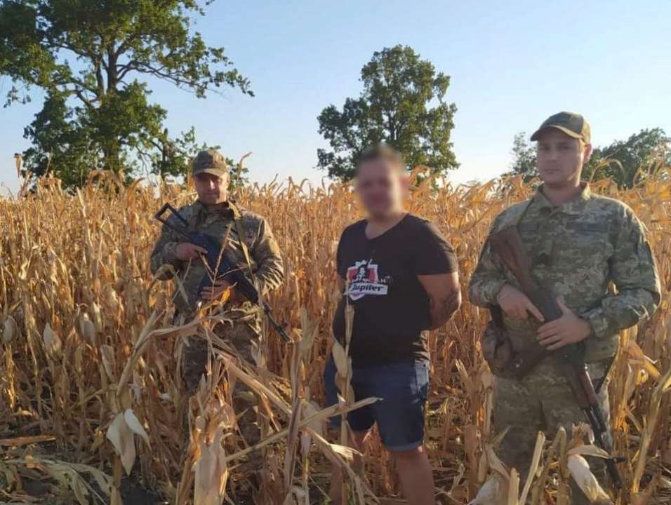 Пограничники поймали нарушителя границы посреди кукурузного поля / Фото: t.me/SJTF_Odes