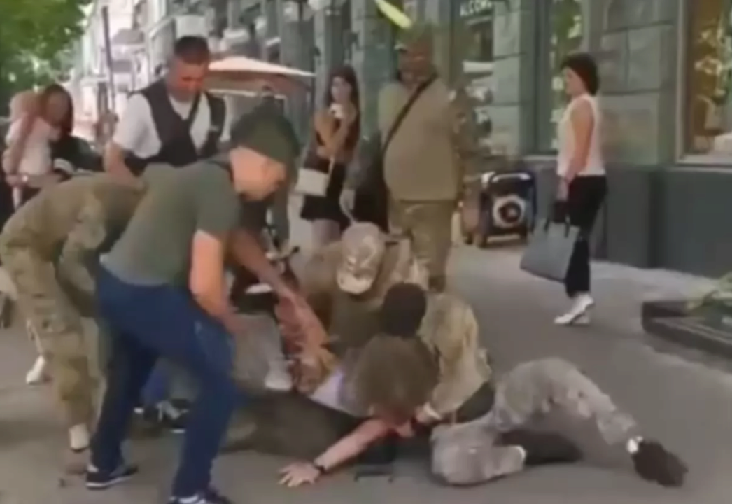 З’явилося повне відео конфлікту військового з Миколою Тищенком у Дніпрі