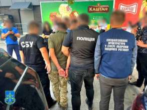 На Хмельниччині працівника військкомату викрито на хабарі На Хмельниччині працівника військкомату викрито на хабарі