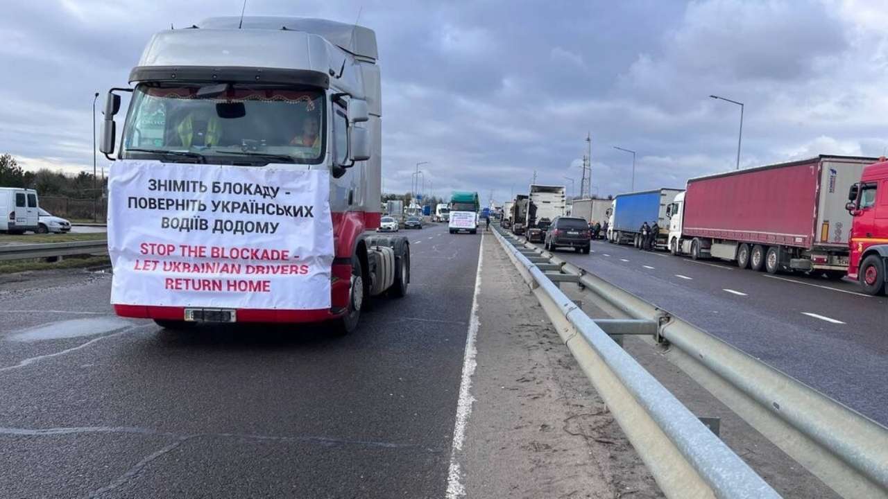 Українські перевізники розпочали акцію протесту в трьох пунктах на кордоні з Польщею