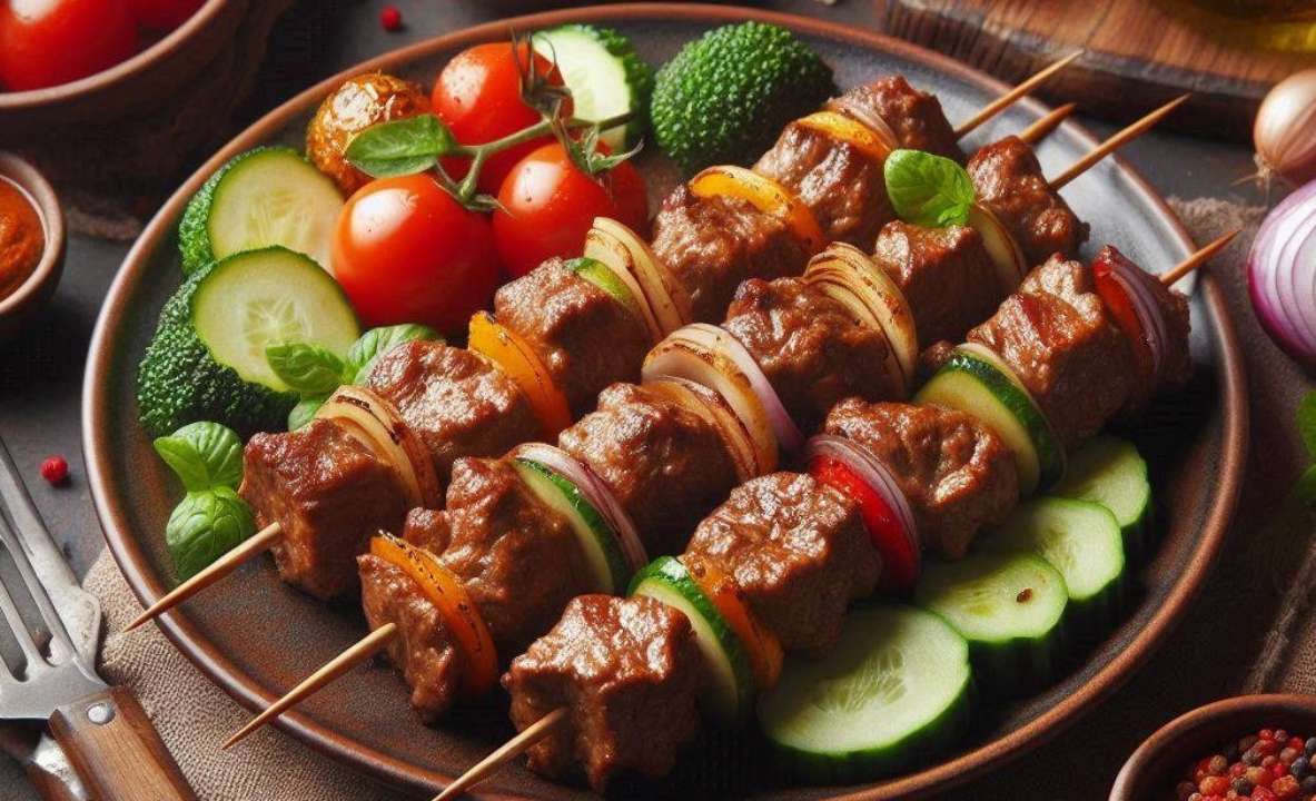 Відкриваємо сезон шашлику: соковите м'ясо в пікантному маринаді