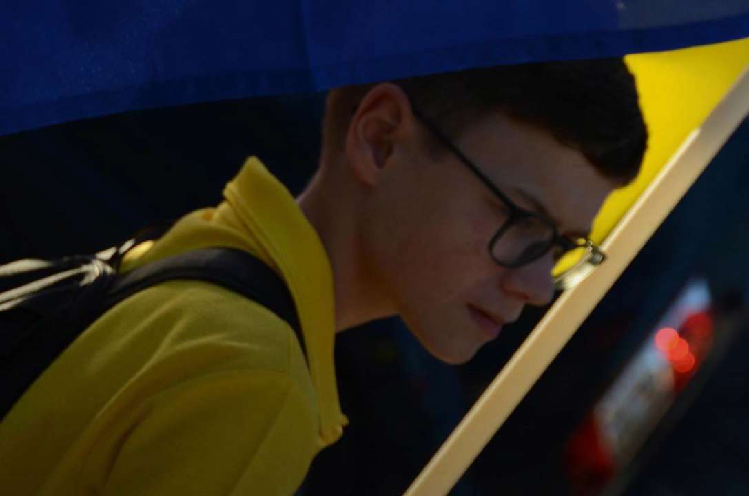 12-летний Аким из Дружковки каждую субботу выходит на акции протеста в Лиссабоне