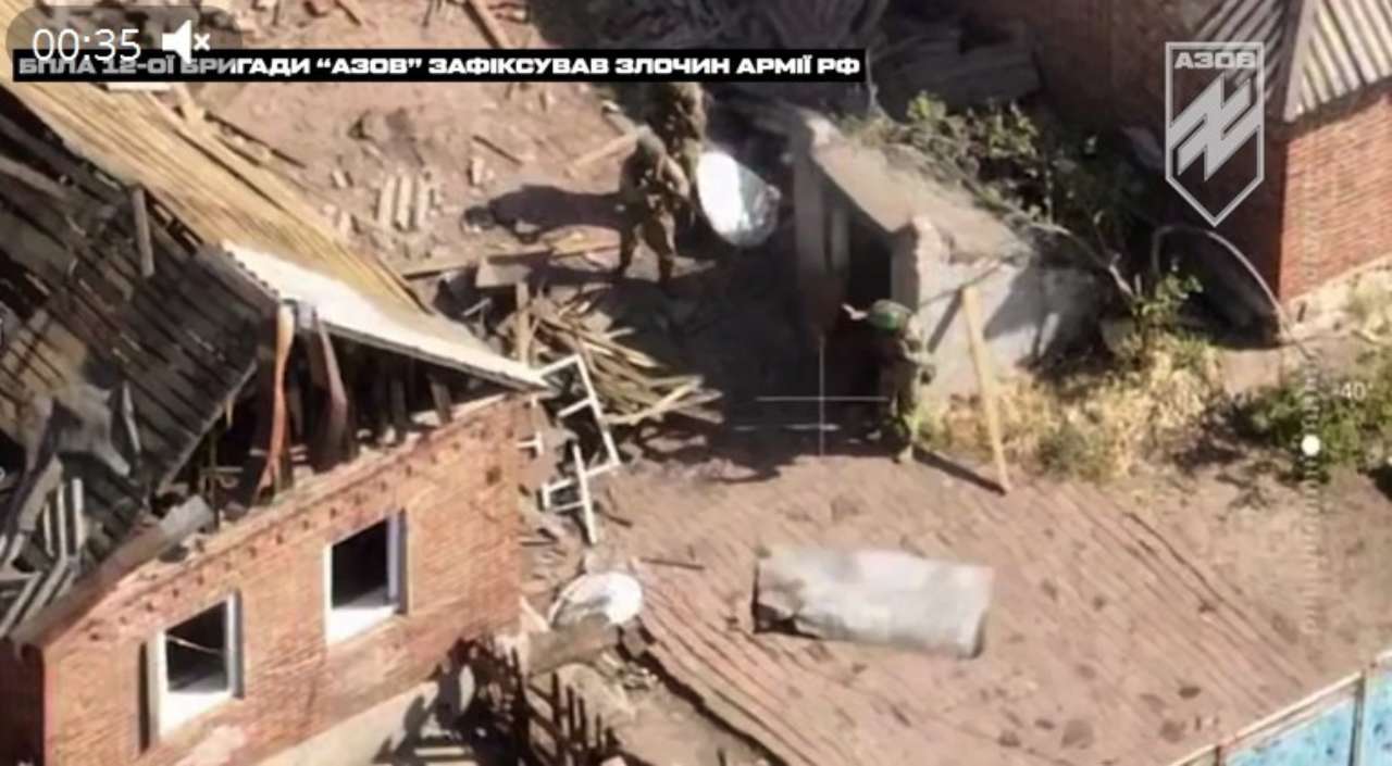 Пізніше бійці «Азову» спільно з 49-м окремим штурмовим батальйоном взяли в полон одного з групи окупантів, яка вчинила це звірство, та допитали його Пізніше бійці «Азову» спільно з 49-м окремим штурмовим батальйоном взяли в полон одного з групи окупантів, яка вчинила це звірство, та допитали його