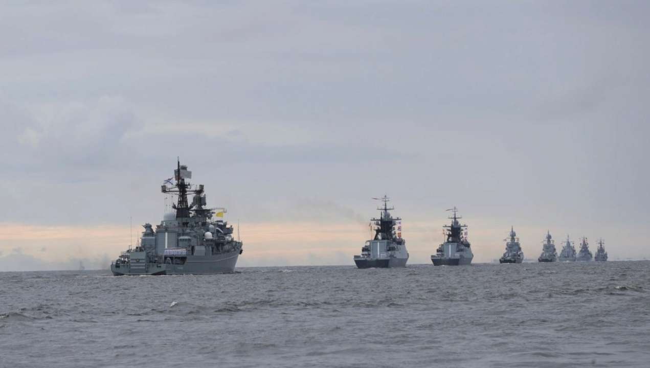 російські кораблі у морі